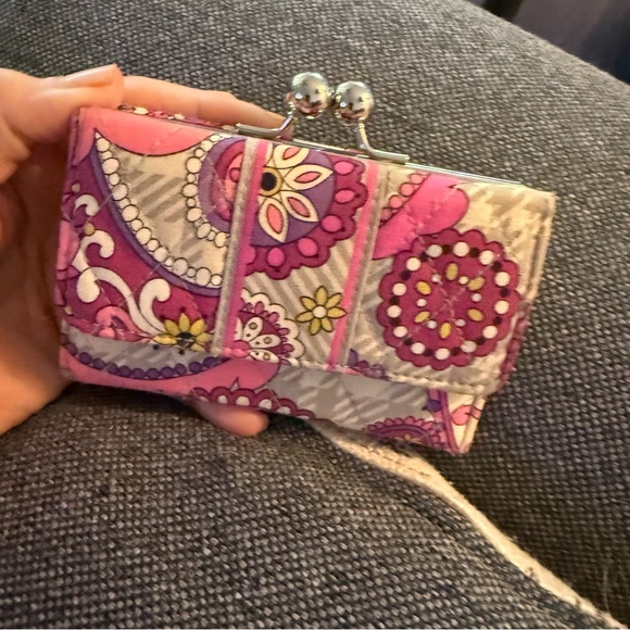 5 for $25!🌸Vera Bradley Pink Floral Paisley Kisslock Quilted ID Wallet - Picture 2 of 8
